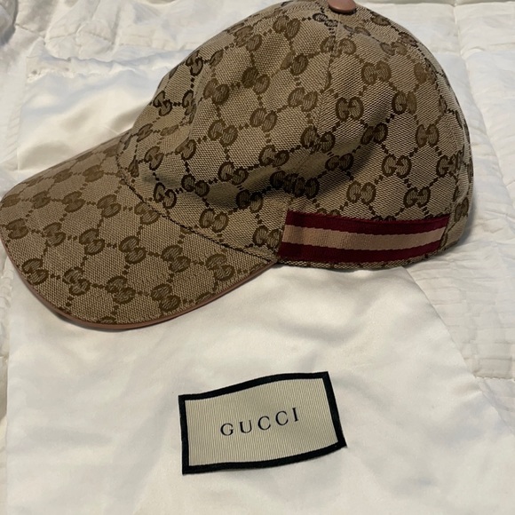 Authentic women’s Gucci hat (dust bag not included) - Picture 1 of 4